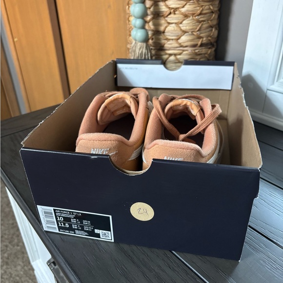 Air Force 1 ‘07 LX Nike Men’s 10 Women’s 11.5 Brand New! - Picture 11 of 11